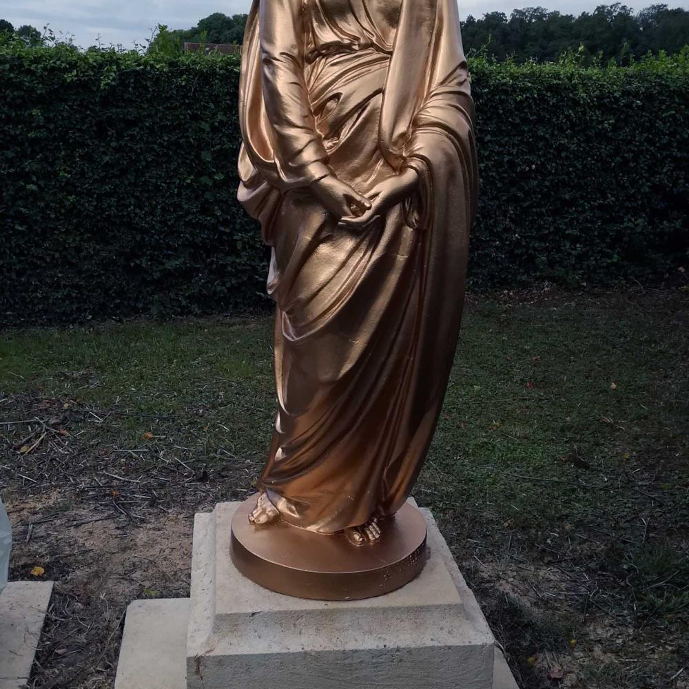 Personnages religieux à Sainpuits dans l'Yonne (Après peinture ...)